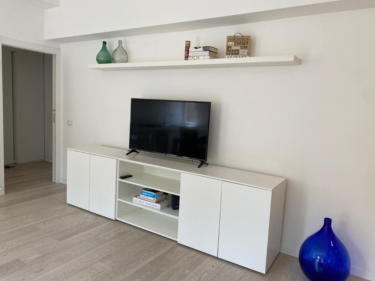 Bright & Spacious Apartment Near Navigli - Ponti Milan Exterior photo