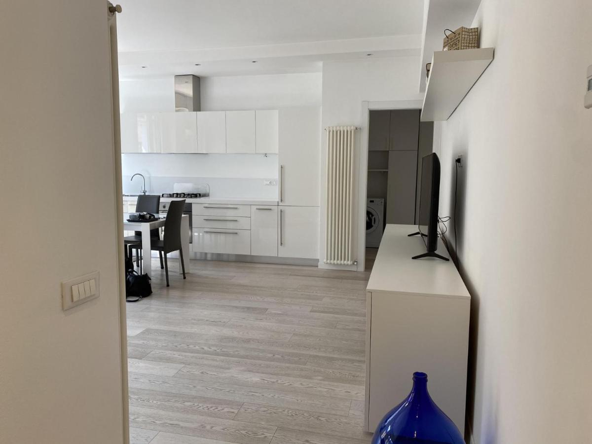 Bright & Spacious Apartment Near Navigli - Ponti Milan Exterior photo